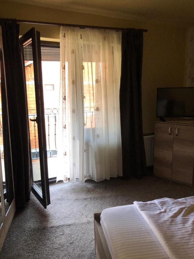 Pensiunea Mirela Pestera Ursilor Chiscau Exteriér fotografie