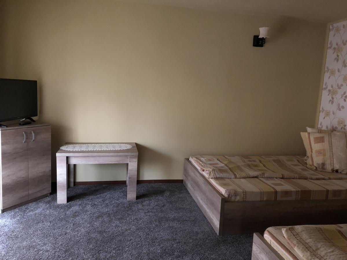 Pensiunea Mirela Pestera Ursilor Chiscau Exteriér fotografie